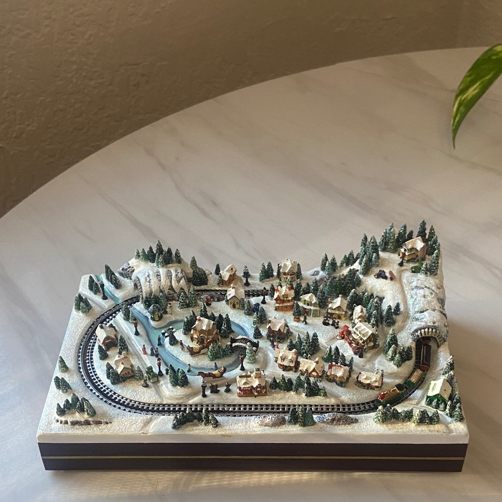 Thomas Kinkade Hawthorne Village “Christmas Crossing” Village X-mas Miniatures